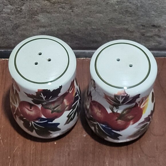 WCL Fruit Leaf Salt Pepper Shakers Cream Autumn Colors Ceramic Fall Thanksgiving - Picture 5 of 9